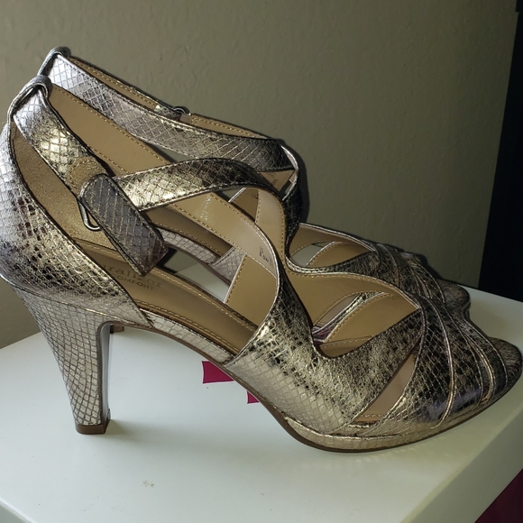 champagne colored shoes wide width